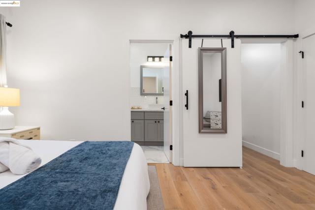 75 Echo Ave, Oakland CA: https://media.crmls.org/mediaz/acbcba0f-4c5e-4025-90c8-5e1b786d0717.jpg