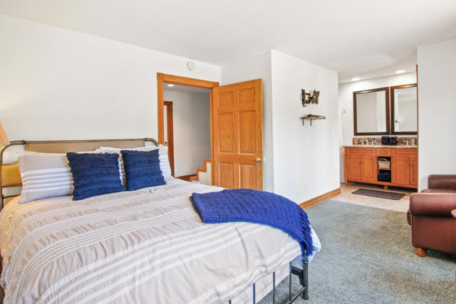 43630 Rainbow Lane, Angelus Oaks CA: https://media.crmls.org/mediaz/acbe1ffd-0ba3-4414-934a-af124b12d836.jpg