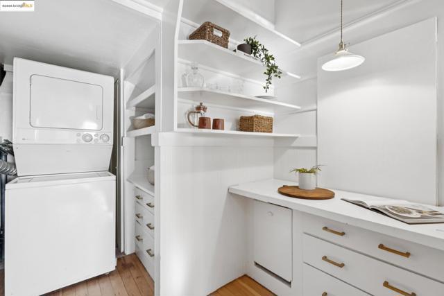 1532 Walnut St, Berkeley CA: https://media.crmls.org/mediaz/acbe5561-c1dc-45ab-8bd4-b82b2b02a7a7.jpg