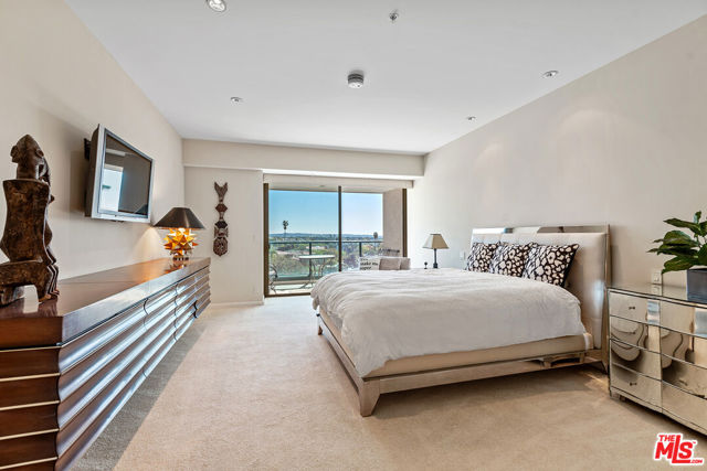 10490 Wilshire Boulevard, Los Angeles CA: https://media.crmls.org/mediaz/acbea9ce-462a-4f71-a8f7-f99ef7ced64c.jpg