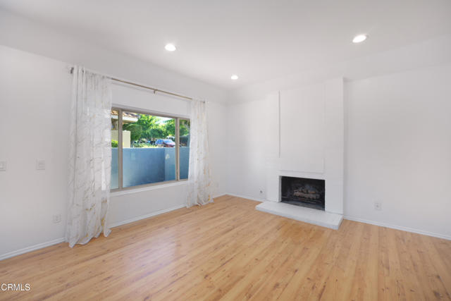 Detail Gallery Image 3 of 18 For 1781 Aleppo Ct, Thousand Oaks,  CA 91362 - 2 Beds | 2 Baths