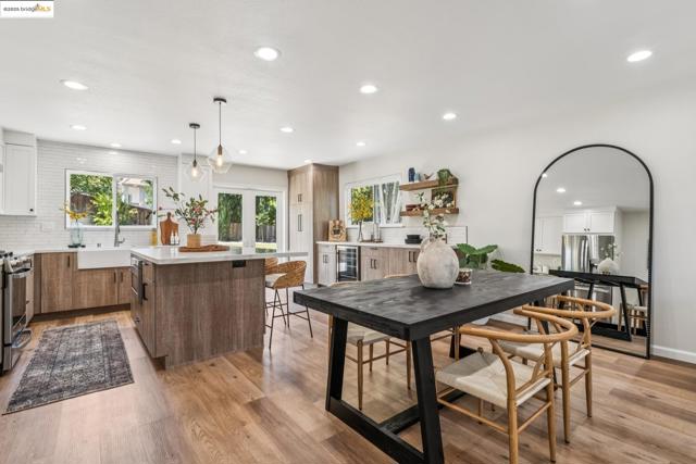 1051 Kaski Ln, Concord CA: https://media.crmls.org/mediaz/acbf2667-befe-4453-a358-9aab7e1f4137.jpg