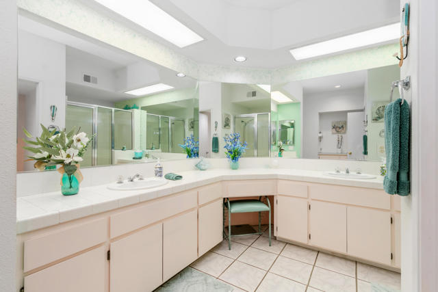 115 Desert Falls Dr. East E Drive, Palm Desert CA: https://media.crmls.org/mediaz/acbf8760-13bf-4af4-9d36-6c01d1c6e08e.jpg