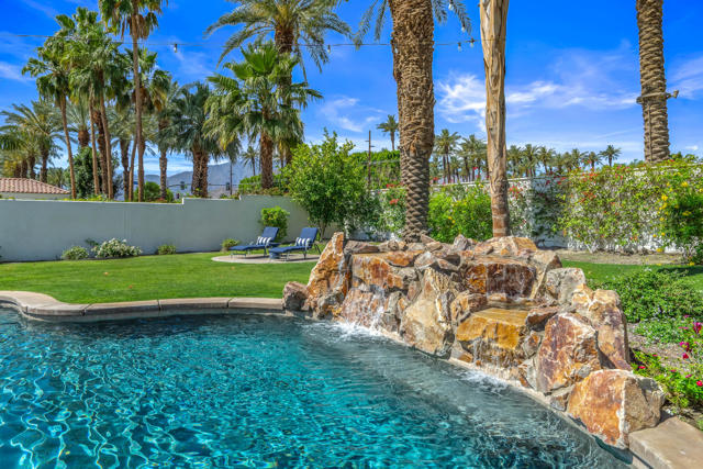 80030 Via Valerosa, La Quinta CA: https://media.crmls.org/mediaz/acbfa8f7-57f5-4370-8309-7e932c13af94.jpg
