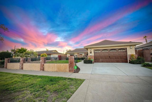 4410 Charger Boulevard, San Diego CA: https://media.crmls.org/mediaz/acbfc3e9-1f82-4da9-8197-c6bc51e9c33a.jpg