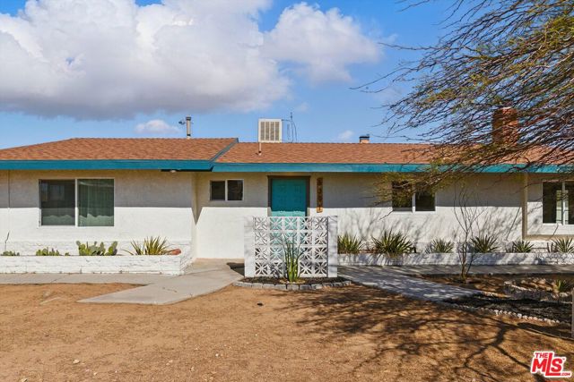 6391 Ruth Drive, Yucca Valley CA: https://media.crmls.org/mediaz/acc015b5-8fd9-436a-8d97-3bd8aa428aab.jpg