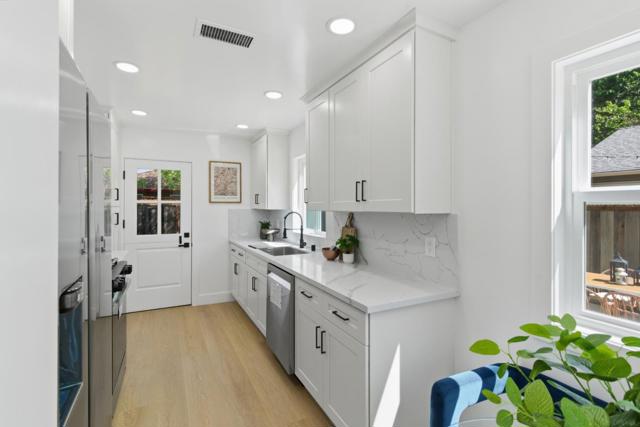 577 Green Manor Court, Palo Alto CA: https://media.crmls.org/mediaz/acc09e78-536f-4a43-8171-0febc54dd7c0.jpg