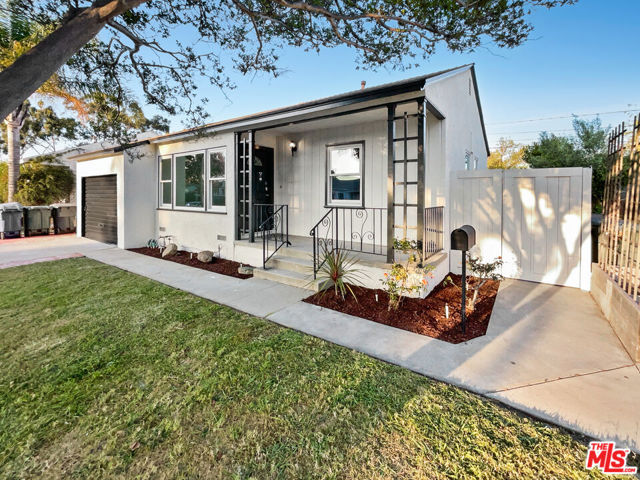 5722 Hazelbrook Avenue, Lakewood CA: https://media.crmls.org/mediaz/acc15385-8462-40f9-80a7-3b6eaedb4593.jpg
