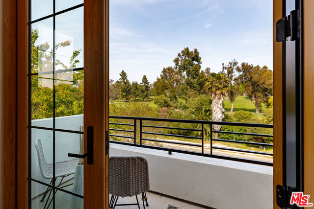 2565 Patricia Avenue, Los Angeles CA: https://media.crmls.org/mediaz/acc15a5b-d3c2-49dd-a28f-1b9056a4fbc7.jpg
