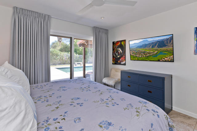 2200 E Acacia, Palm Springs CA: https://media.crmls.org/mediaz/acc1ae46-47ae-440b-a86b-dd132767d316.jpg