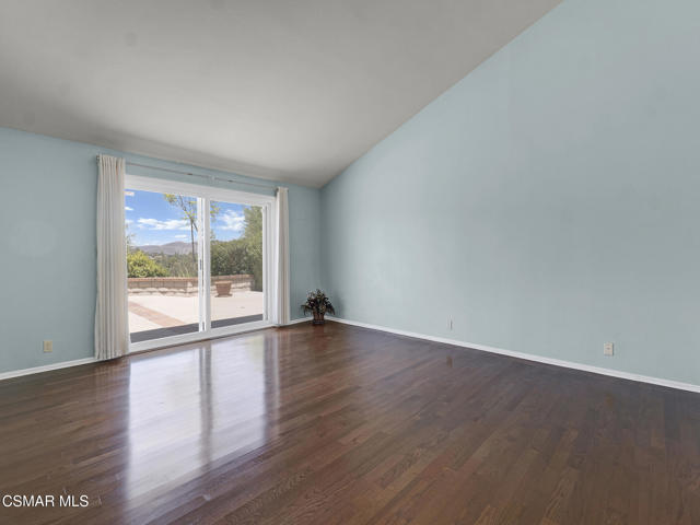 2031 Channelford Road, Westlake Village CA: https://media.crmls.org/mediaz/acc1b5e8-e8ea-4c2c-9ddc-7af70ee7bdaf.jpg