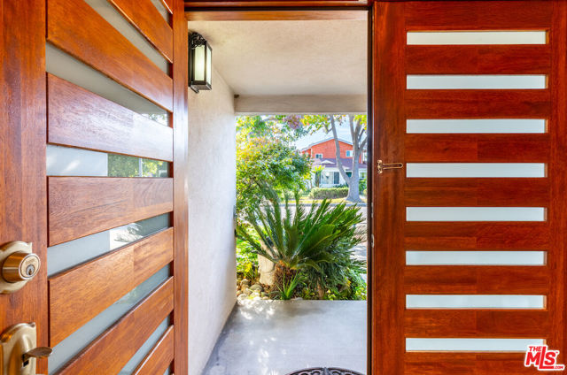 2700 Coolidge Avenue, Los Angeles CA: https://media.crmls.org/mediaz/acc210fe-814f-459f-8f86-6c19699e1935.jpg