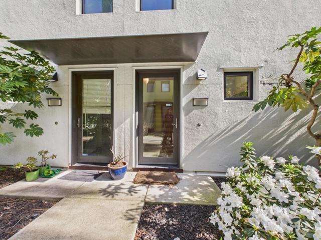 904 Zephyr Drive, Oakland CA: https://media.crmls.org/mediaz/acc231cc-d44b-45e2-b195-85a6943c38e7.jpg