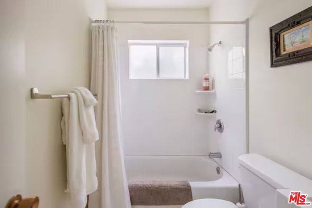 702 Cavanagh Road, Glendale CA: https://media.crmls.org/mediaz/acc244c0-9b1f-4ada-8754-c49775a7d7d9.jpg
