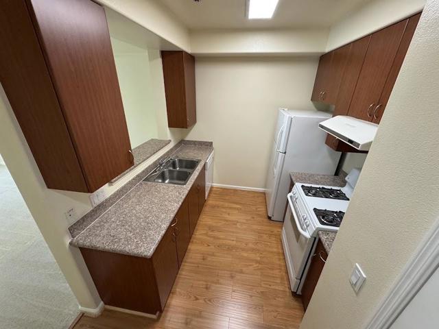 989 Franklin Street, Oakland CA: https://media.crmls.org/mediaz/acc27ffe-e84c-47e9-959e-c98d082a2934.jpg