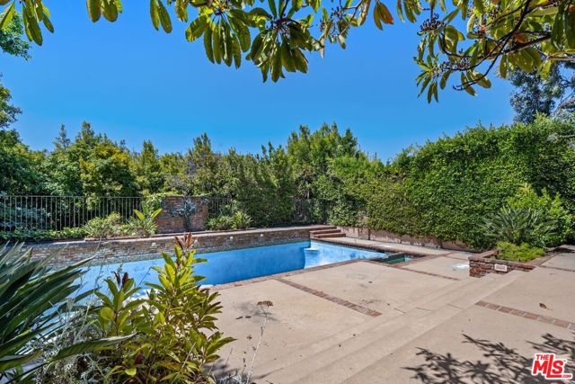11450 Ayrshire Road, Los Angeles CA: https://media.crmls.org/mediaz/acc306f8-6395-48e7-8b6f-6a6349c16df8.jpg