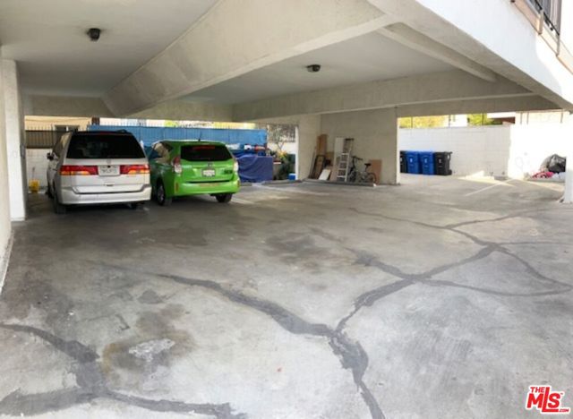910 S Kingsley Drive, Los Angeles CA: https://media.crmls.org/mediaz/acc35294-584a-4f59-a9c7-402a4f1f4948.jpg