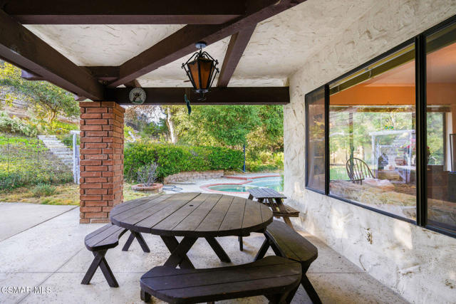 320 E Carlisle Road, Thousand Oaks CA: https://media.crmls.org/mediaz/acc38dd8-32c1-4d0f-9cab-cdbf1bee922d.jpg
