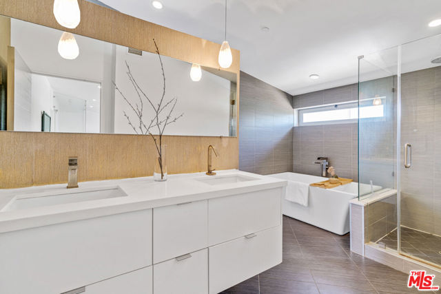 809 Brooks Avenue, Venice CA: https://media.crmls.org/mediaz/acc45709-1cd4-4f3a-98da-b5adc6cdd47e.jpg
