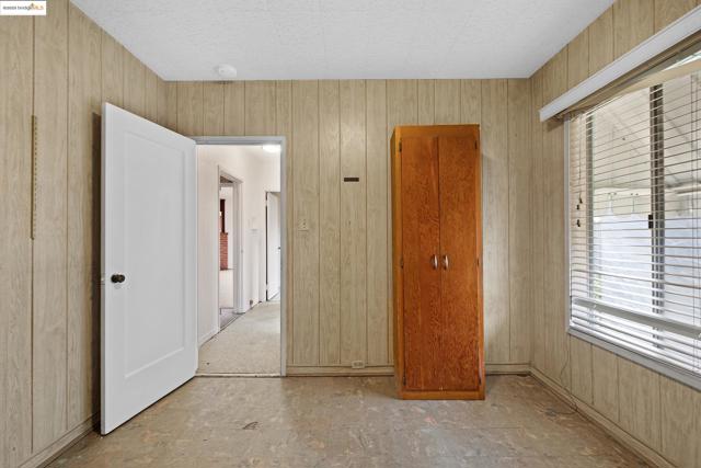 Image 18 of 31 For 532 Talbot Ave