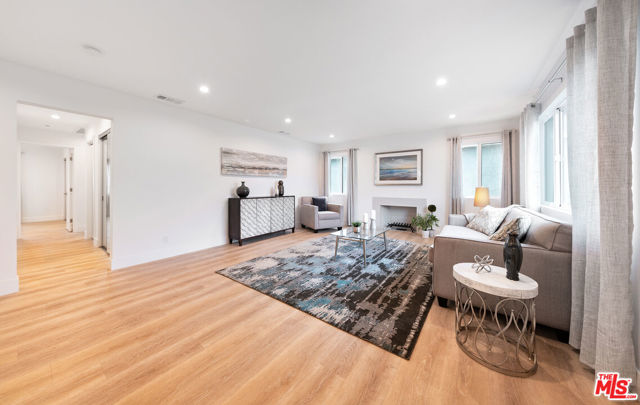 12034 Alberta Drive, Culver City CA: https://media.crmls.org/mediaz/acc551bf-5f28-40a0-881d-18867f057e68.jpg