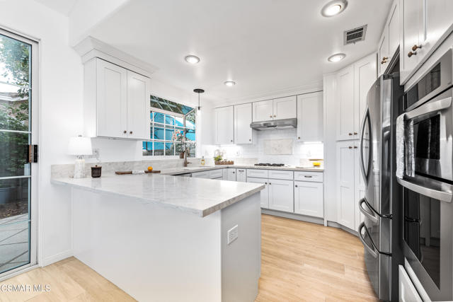 5748 Whispering Pines Circle, Westlake Village CA: https://media.crmls.org/mediaz/acc57e93-b131-4738-bc6e-dc410bb43184.jpg