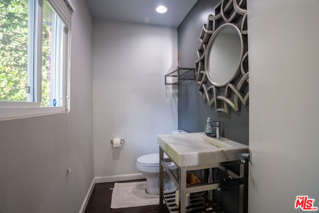 1438 Davies Drive, Beverly Hills CA: https://media.crmls.org/mediaz/acc71af3-9a27-4618-a4ca-4df8edafaa73.jpg