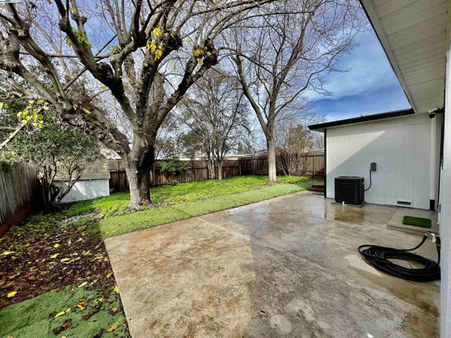 2847 Avon, Concord CA: https://media.crmls.org/mediaz/acc730c3-664e-4bfe-bd6e-4f0330d08771.jpg
