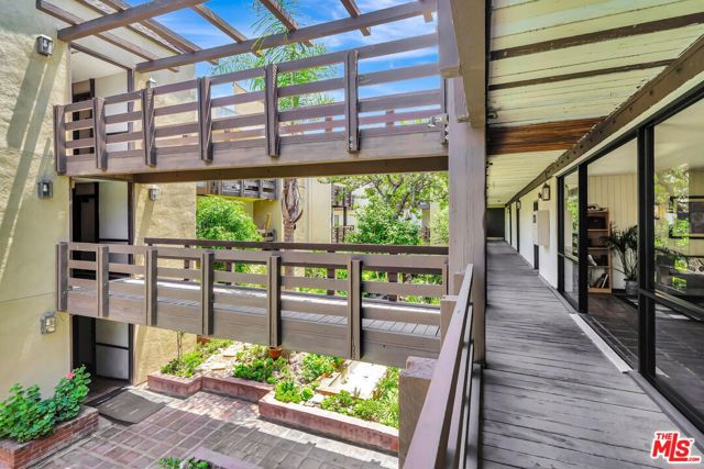 320 S Ardmore Avenue, Los Angeles CA: https://media.crmls.org/mediaz/acc7a38f-3057-422c-a7fb-e8f5a455f89a.jpg