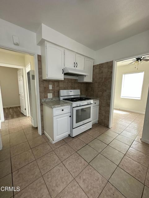 135 N Roosevelt Avenue, Oxnard CA: https://media.crmls.org/mediaz/acc7bdbc-af2e-4daa-b530-193cf9427e0b.jpg
