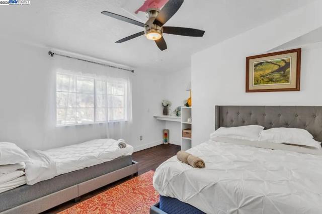 1170 Graceland Pl,  CA: https://media.crmls.org/mediaz/acc7bfa4-daad-4c71-ba6c-9aec164f4db1.jpg