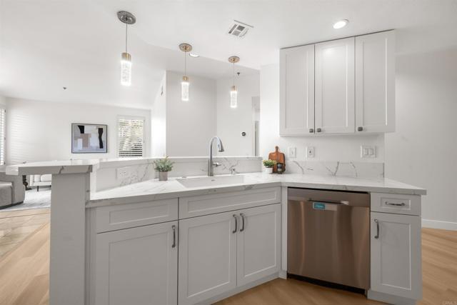 Detail Gallery Image 13 of 48 For 680 Camino De La Reina #2112,  San Diego,  CA 92108 - 3 Beds | 2 Baths