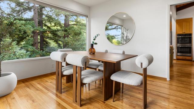 760 La Mesa Drive, Portola Valley CA: https://media.crmls.org/mediaz/acc89268-64ec-46af-85d1-1d4d9dda3efa.jpg