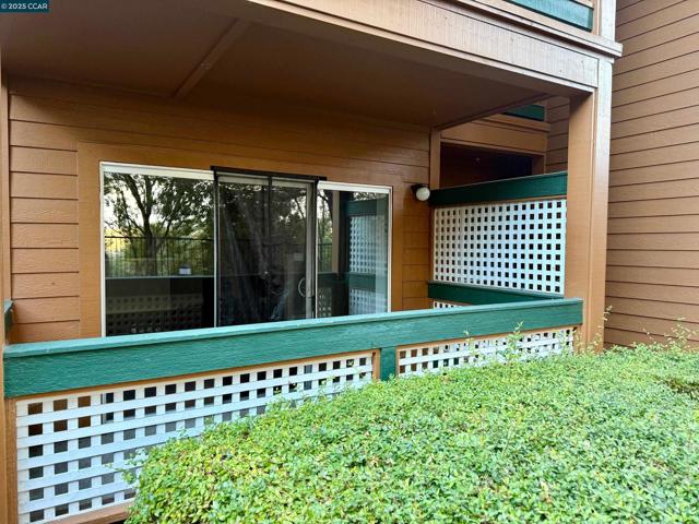 216 Stone Pine Ln, San Ramon CA: https://media.crmls.org/mediaz/acc8d891-47e4-44d5-8a02-f0f4caf42a77.jpg