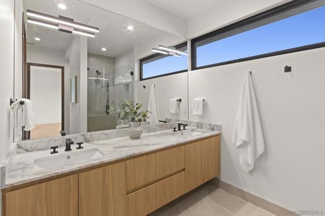 2448 Sagebrush Ct, La Jolla CA: https://media.crmls.org/mediaz/acc92061-8c21-48bc-99ca-7f763ccadb92.jpg