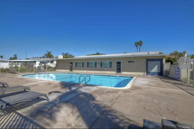 699 N Vulcan Avenue, Encinitas CA: https://media.crmls.org/mediaz/acc92567-f0e2-4016-aa41-d2729c5c5286.jpg