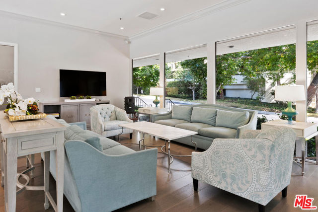 2102 Century Park Lane, Los Angeles CA: https://media.crmls.org/mediaz/acc9cc01-0e01-4d59-a2a5-88cce267b82a.jpg