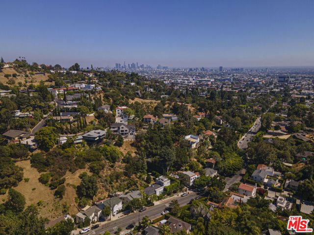 2318 Canyon Drive, Los Angeles CA: https://media.crmls.org/mediaz/acc9cc59-f65e-450f-a8a2-98456bf26ca2.jpg