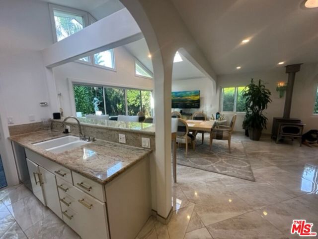 425 Sunridge Street, Playa del Rey CA: https://media.crmls.org/mediaz/acc9d4db-d812-4a77-b706-5d2e490baefb.jpg