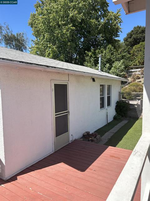 1241 Pinole Valley Rd, Pinole CA: https://media.crmls.org/mediaz/acc9e5b1-6b4a-41b4-bfab-ed93d0333703.jpg