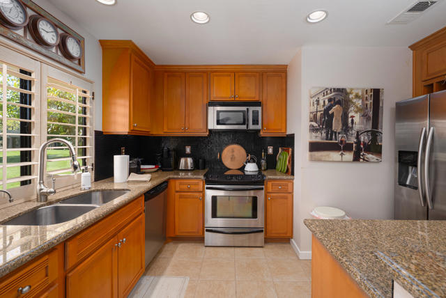 28640 W Natoma Drive, Cathedral City CA: https://media.crmls.org/mediaz/acca1e23-3952-46b6-9a8a-d6b06e325462.jpg