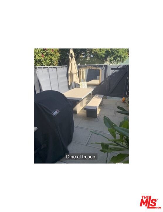 5135 Village, Los Angeles CA: https://media.crmls.org/mediaz/acca6fad-ff82-4684-9477-15eda4acd27a.jpg