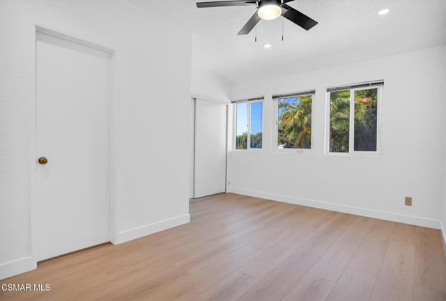 1160 Alamos Drive, Thousand Oaks CA: https://media.crmls.org/mediaz/acca9ac2-da60-4528-8bd9-1783dd6e0dce.jpg