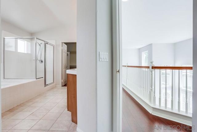 5423 Foxtail Loop, Carlsbad CA: https://media.crmls.org/mediaz/accae5d3-1096-4931-852a-babff484acbc.jpg