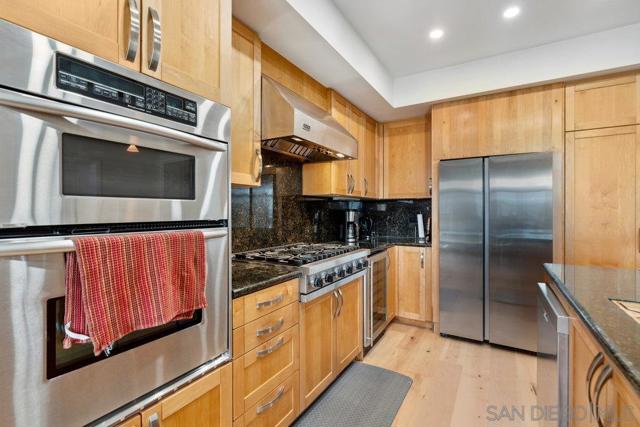 5420 La jolla Blvd., La Jolla CA: https://media.crmls.org/mediaz/accafc20-8769-4c80-9e44-eb5c665c0f8b.jpg
