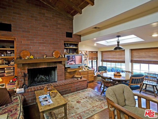 17545 Parthenia Street, Sherwood Forest CA: https://media.crmls.org/mediaz/accb6658-67e7-4b40-963c-068dcc51dc5a.jpg