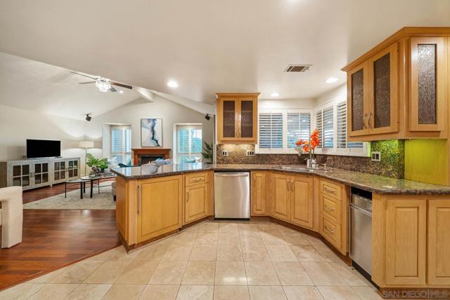 7102 Via Mariposa Norte, Bonsall CA: https://media.crmls.org/mediaz/accbe592-52c5-4230-b5f9-f0579db2c380.jpg