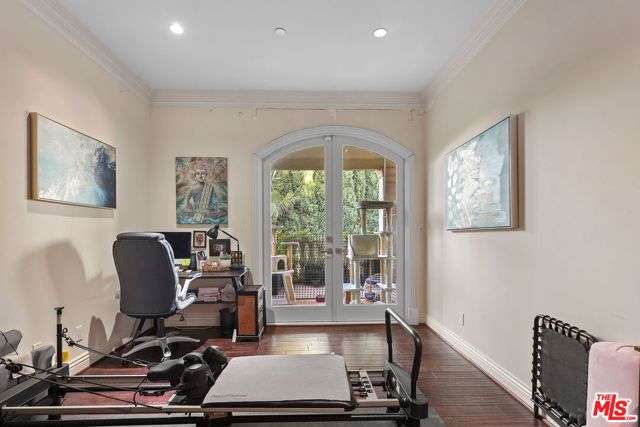 156 S Clark Drive, Beverly Hills CA: https://media.crmls.org/mediaz/accc0ad3-ad35-433a-bdf8-f7b9a23bde8c.jpg