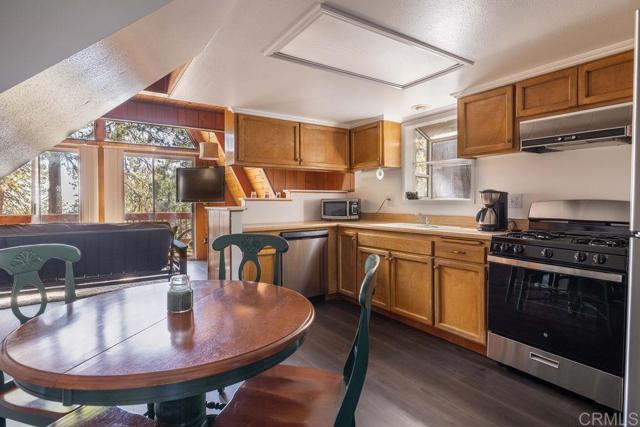 Detail Gallery Image 14 of 40 For 31450 Oceanview Drive, Running Springs,  CA 92382 - 3 Beds | 2 Baths