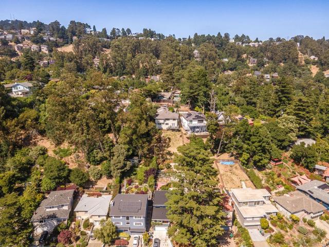 6827 Ridgewood Drive, Oakland CA: https://media.crmls.org/mediaz/acccf547-79da-43aa-9b32-86d0f20efe1f.jpg
